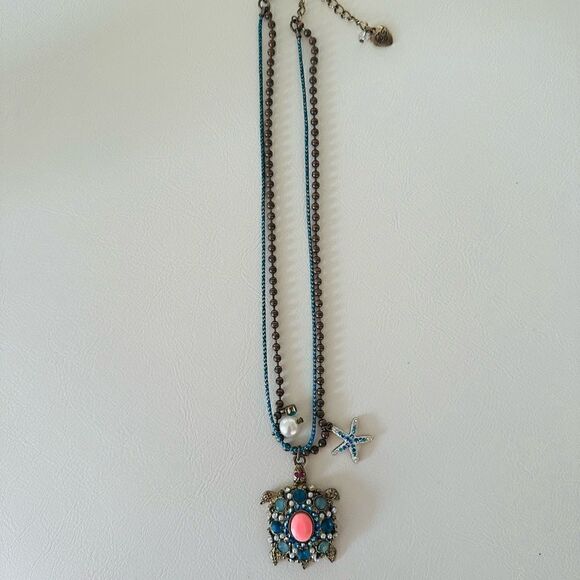 Betsey Johnson nautical necklace with turtle pendant. - Picture 4 of 5
